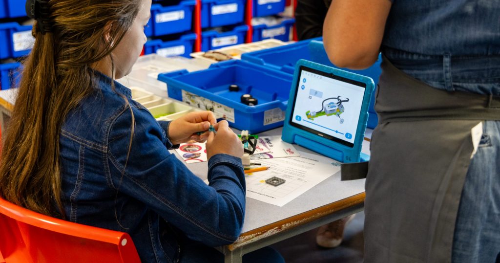 STEAM Club – IzWiz Robotics Workshop